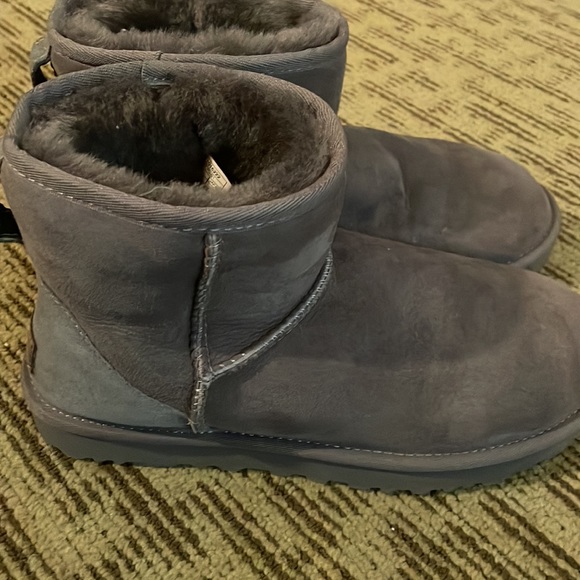Ugg Classic Mini II Boot - Picture 5 of 9